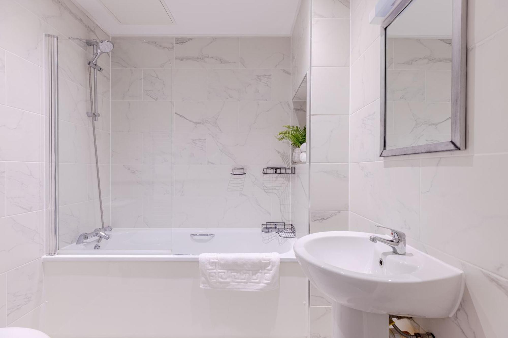 Boutique Vertigo Apartment Central Kingston/London Kingston upon Thames  Eksteriør billede